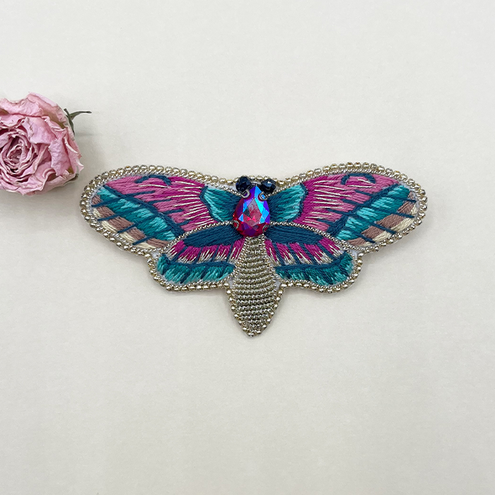 brooch bee c1 n3 گل سینه زنانه دست دوز چیکا مدل زنبور رنگارنگ کد 1 - Image 1