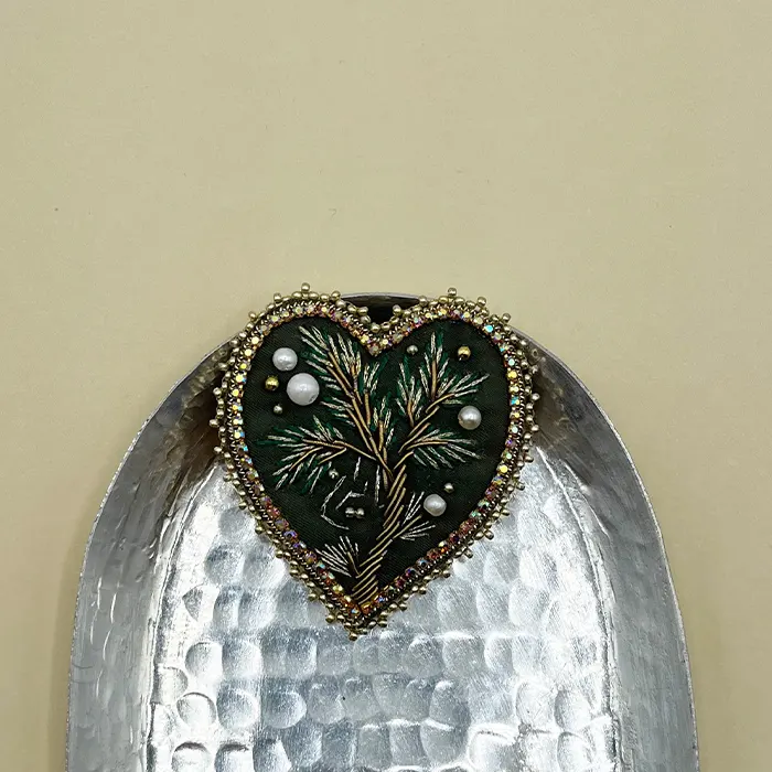 brooch iran n1 گل سینه زنانه دست دوز چیکا مدل ایران - Image 1