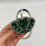 گل سینه زنانه دست دوز چیکا مدل تاج - Image 2