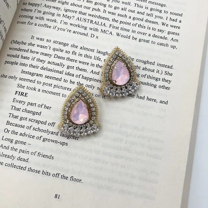 earing abnabati sorati numb1 گوشواره زنانه آبنباتی صورتی دست دوز چیکا - Image 1