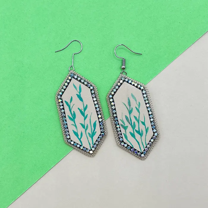 earing draw numb1 گوشواره زنانه برگ نقاشی دست دوز چیکا - Image 1
